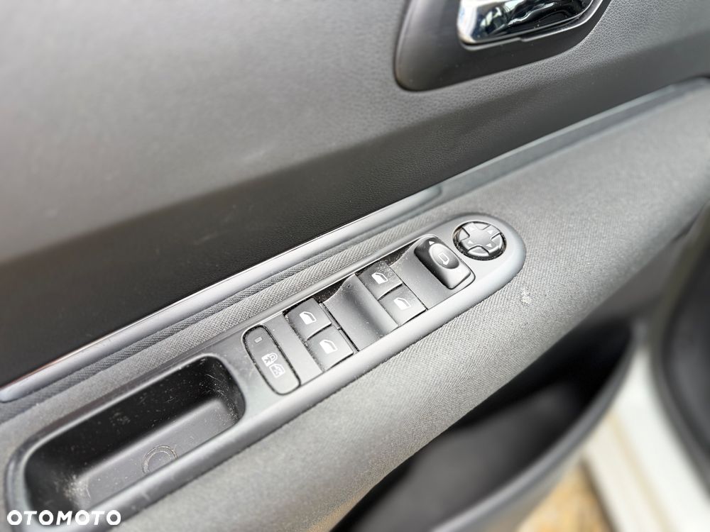 Peugeot 3008 HDi FAP 115 Access - 20