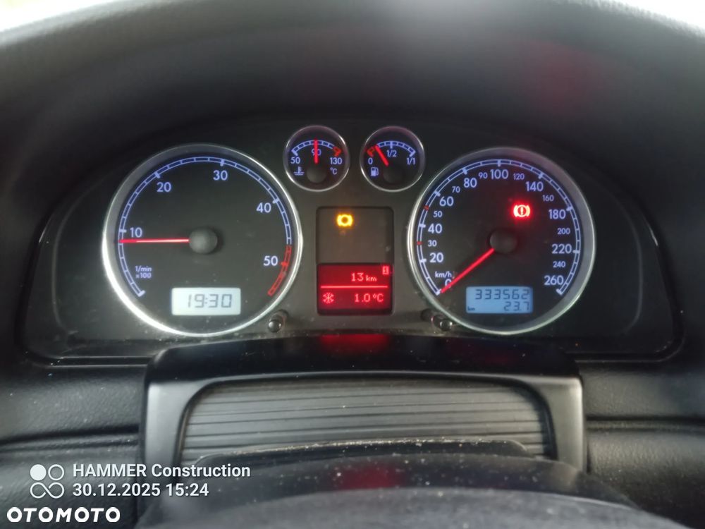 Volkswagen Passat 1.9 TDI Highline - 13