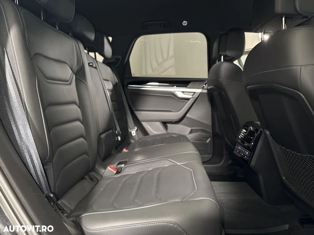 Volkswagen Touareg V6 TDI 4MOTION R-Line - 13