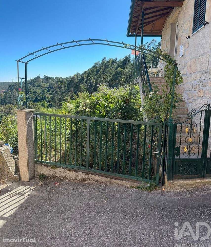 Casa / Villa T4 em Santa Cruz da Trapa e São Cristóvão de Lafões de 12 - Grande imagem: 2/28