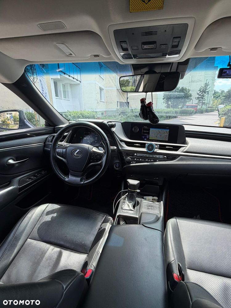 Lexus ES 300h Business Edition - 9