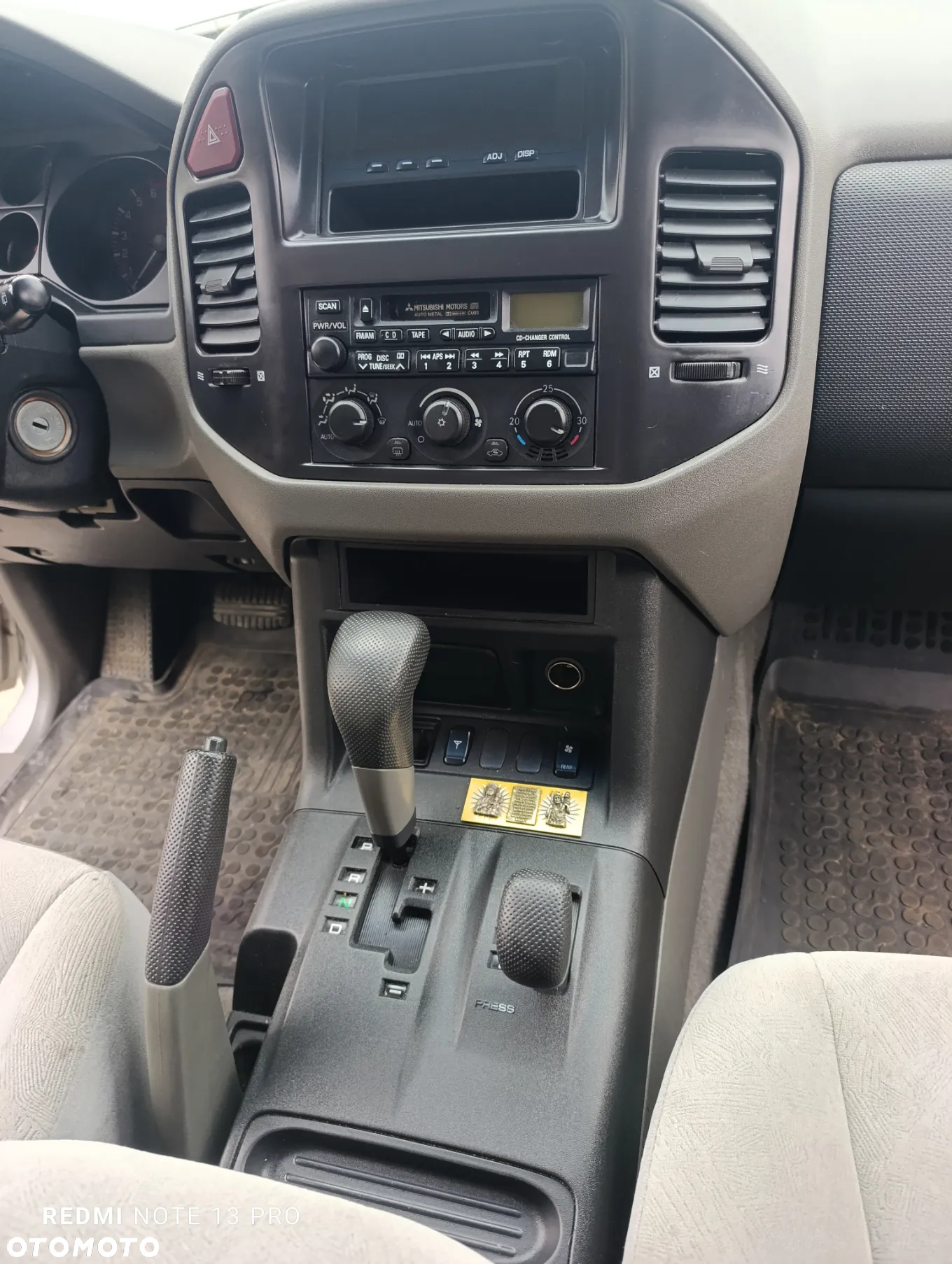 Mitsubishi Pajero - 36