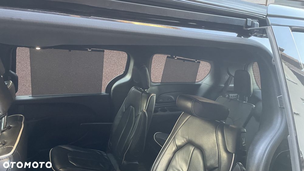 Chrysler Pacifica - 28