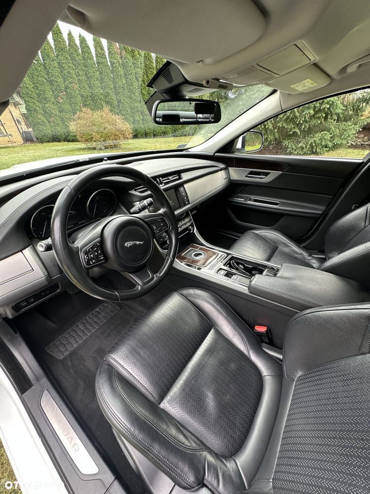 Jaguar XF 2.0 i4D AWD Prestige - 8