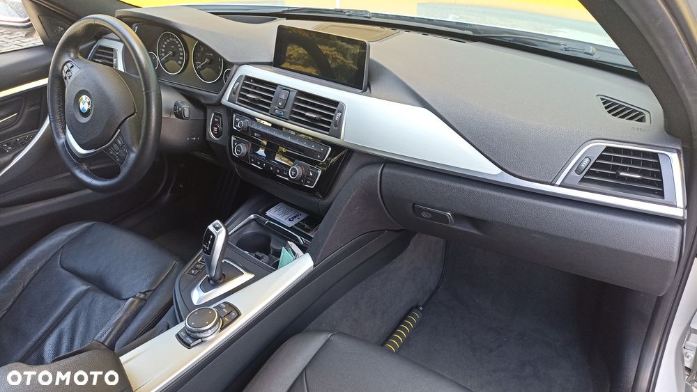 BMW Seria 3 328i xDrive Luxury Line - 11