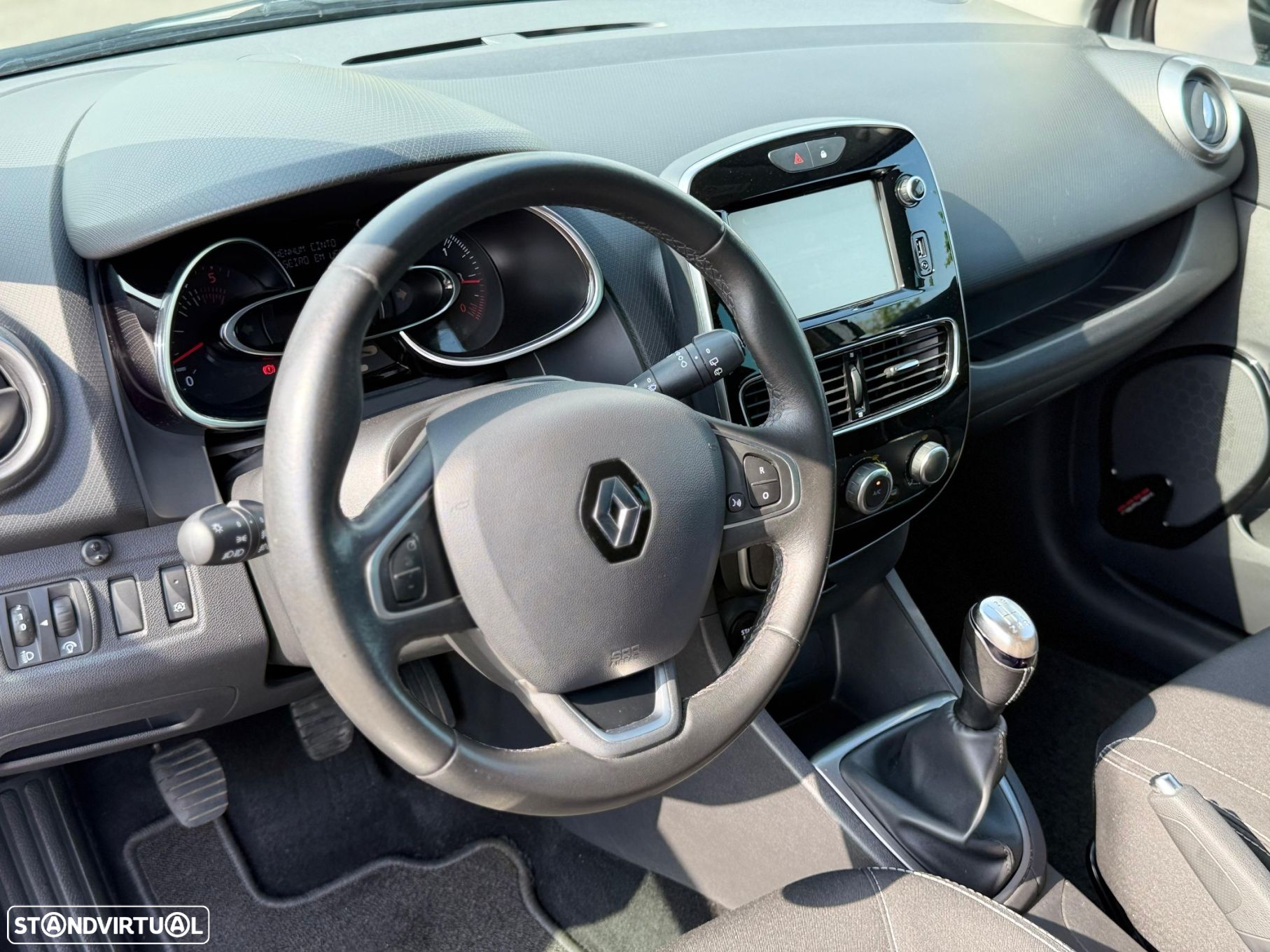 Renault Clio - 9