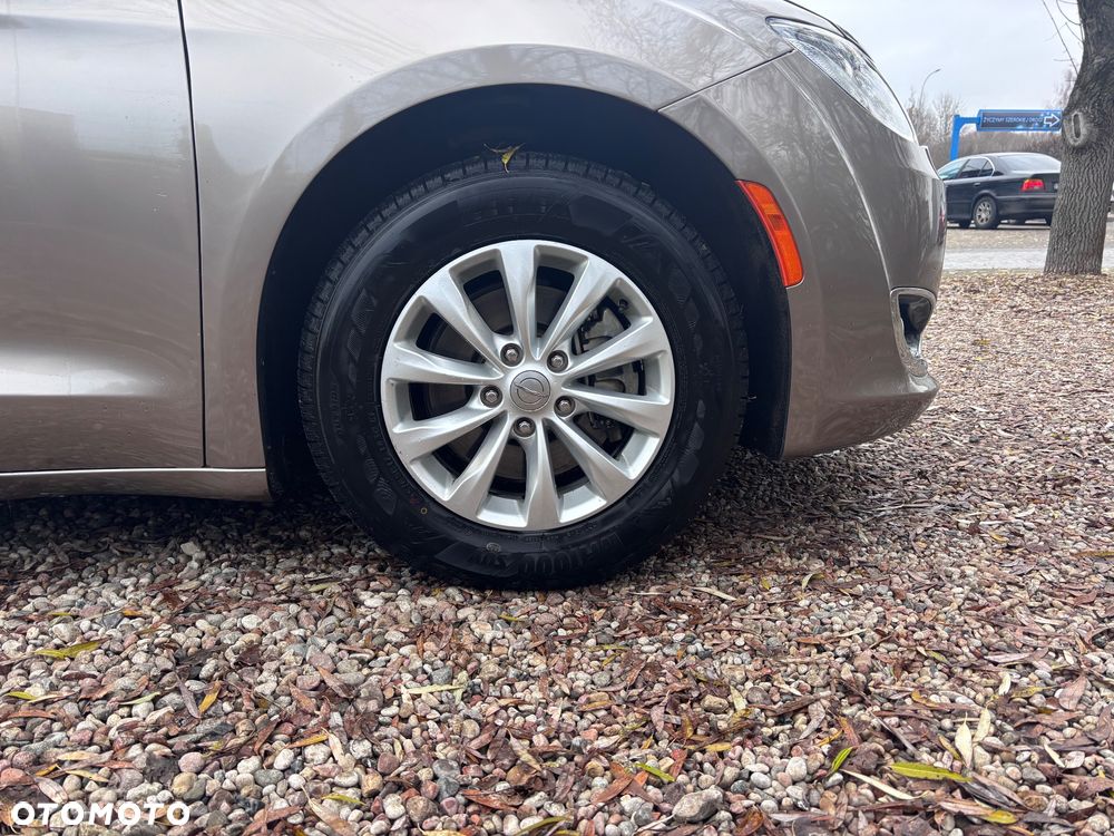 Chrysler Pacifica - 5