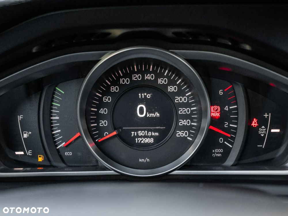 Volvo V40 Cross Country D2 Momentum - 19