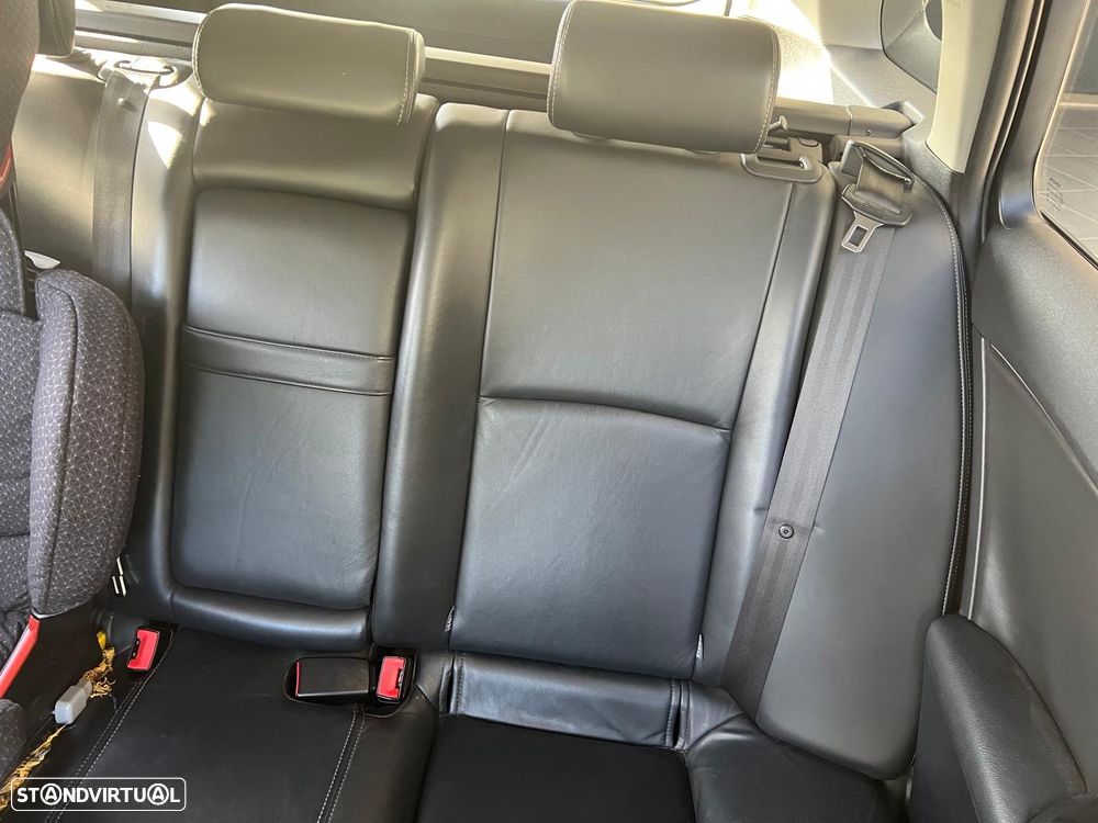 Toyota Avensis SW 2.0 D-4D Exclusive +Pele+GPS - 6