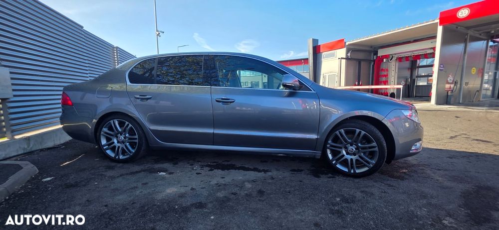 Skoda Superb 2.0 TDI DSG Ambition - 6