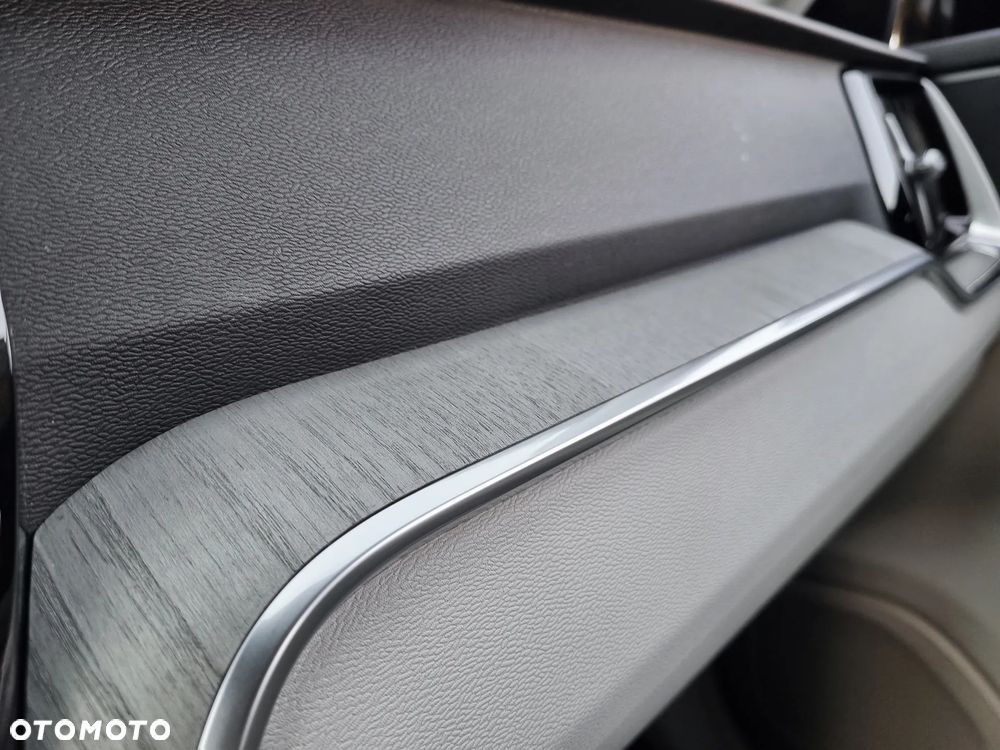 Volvo V60 Cross Country B4 D AWD Ultimate - 25