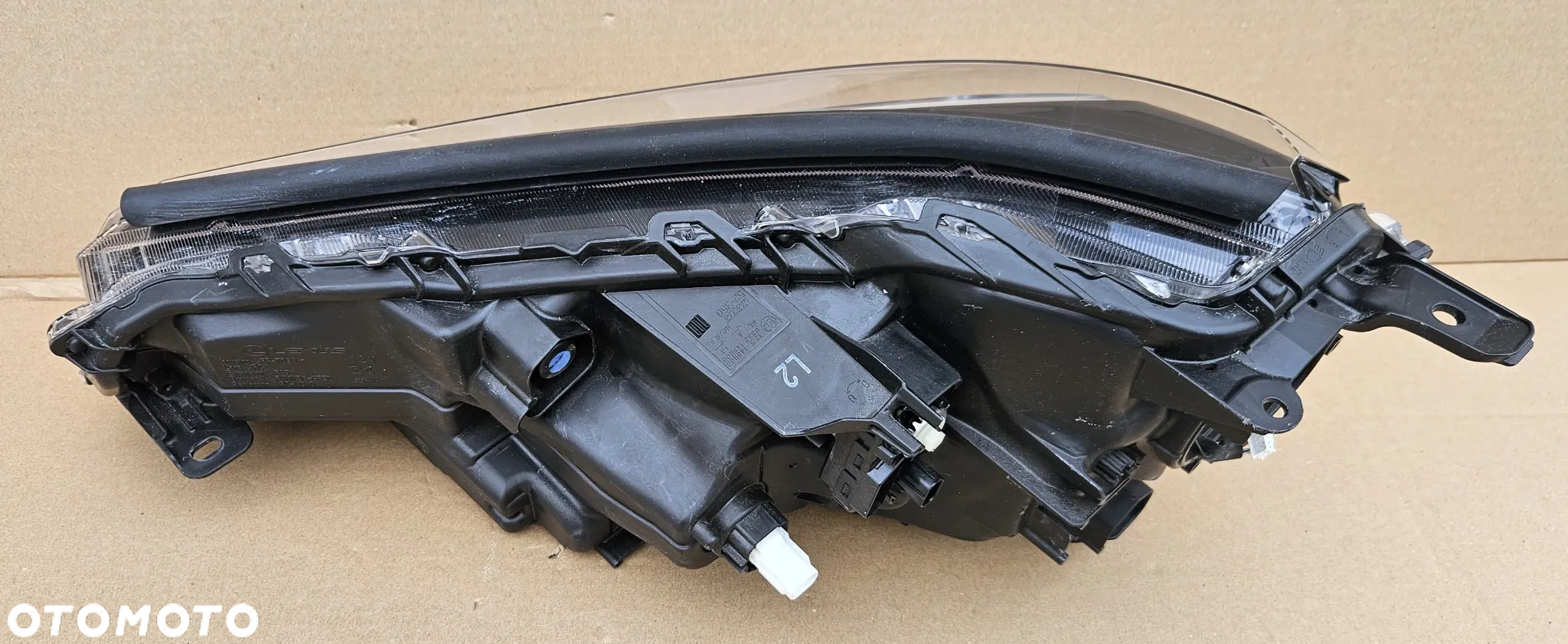 Reflektor prawy lampa przednia LEXUS LBX 2023- ORYGINAŁ! - 9