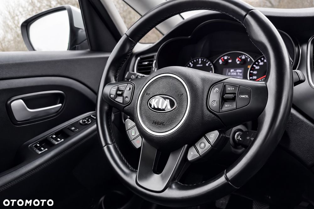 Kia Carens 1.7 CRDi 136 Dream Team Edition - 33