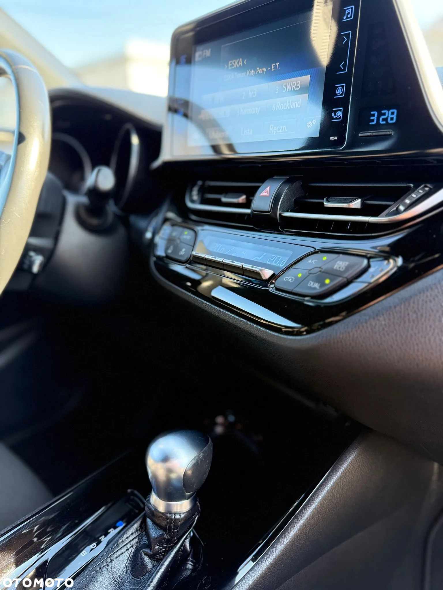 Toyota C-HR 1.8 Hybrid Team Deutschland - 17