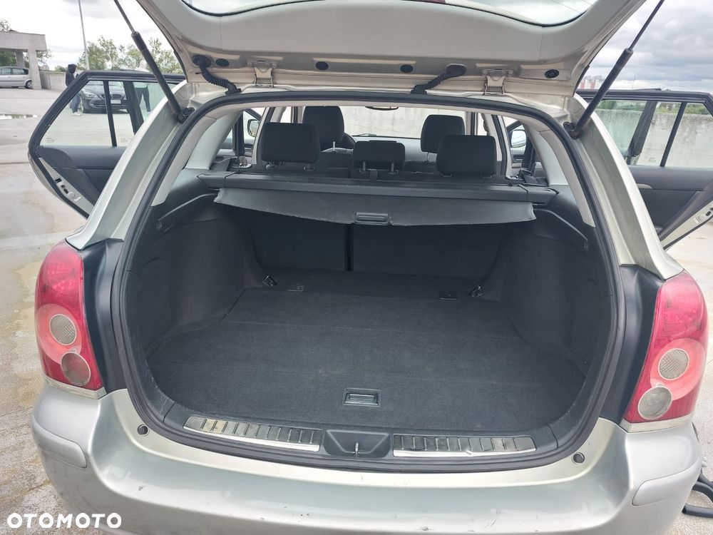 Toyota Avensis 2.0 D-4D - 13