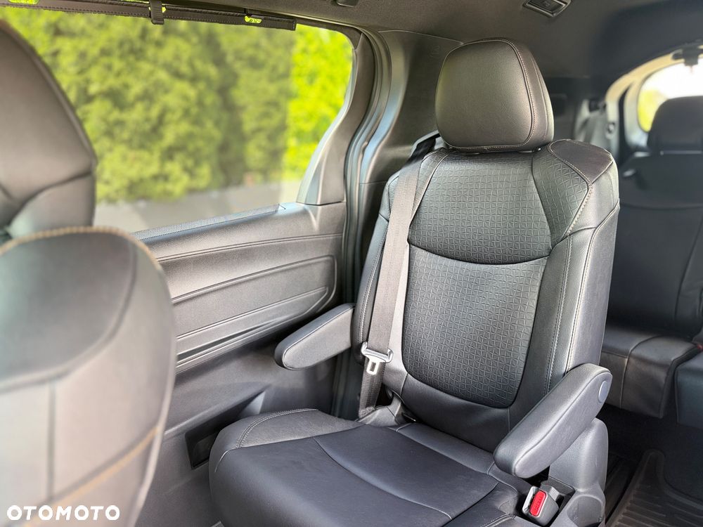 Toyota Sienna - 25