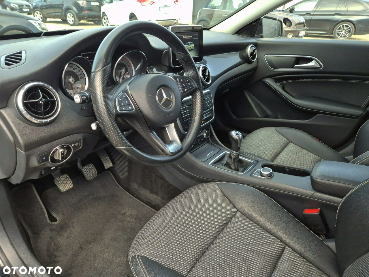 Mercedes-Benz CLA - 13