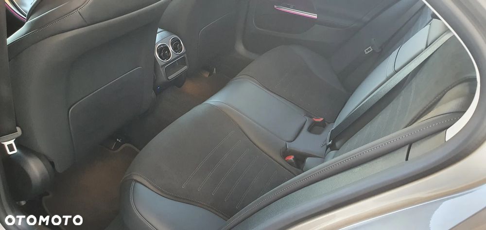 Mercedes-Benz Klasa C 200 mHEV 4-Matic AMG - 24