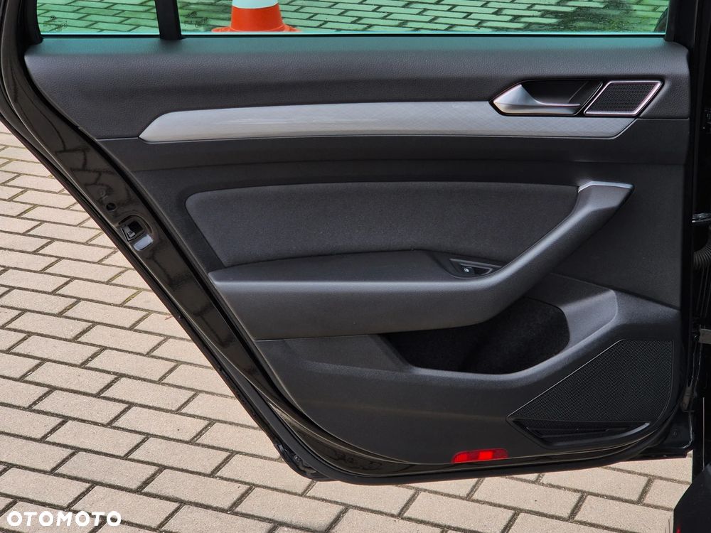Volkswagen Passat 2.0 TSI Business DSG - 19