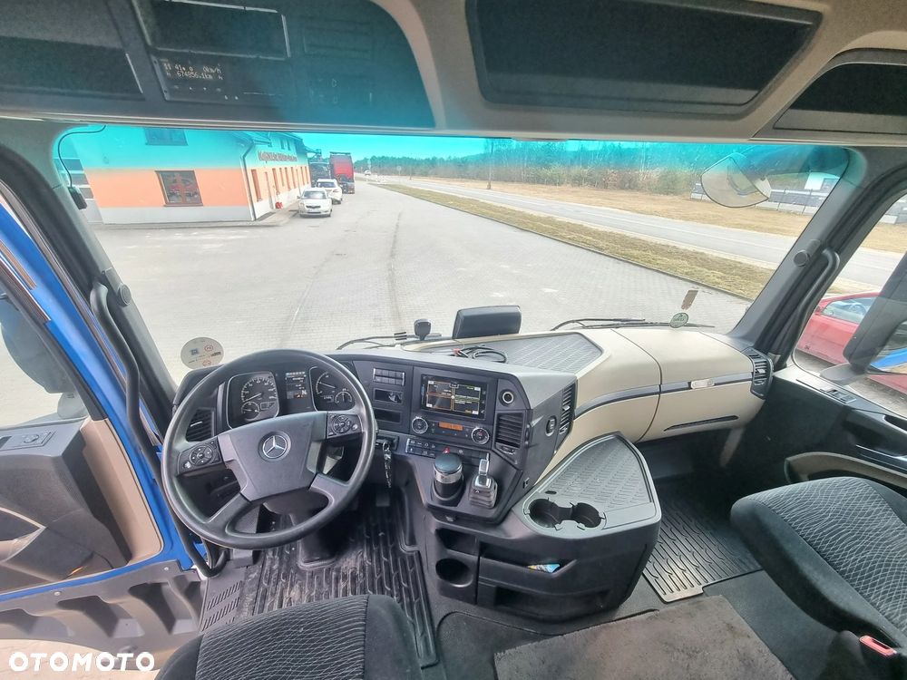 Mercedes-Benz 1845 - 12