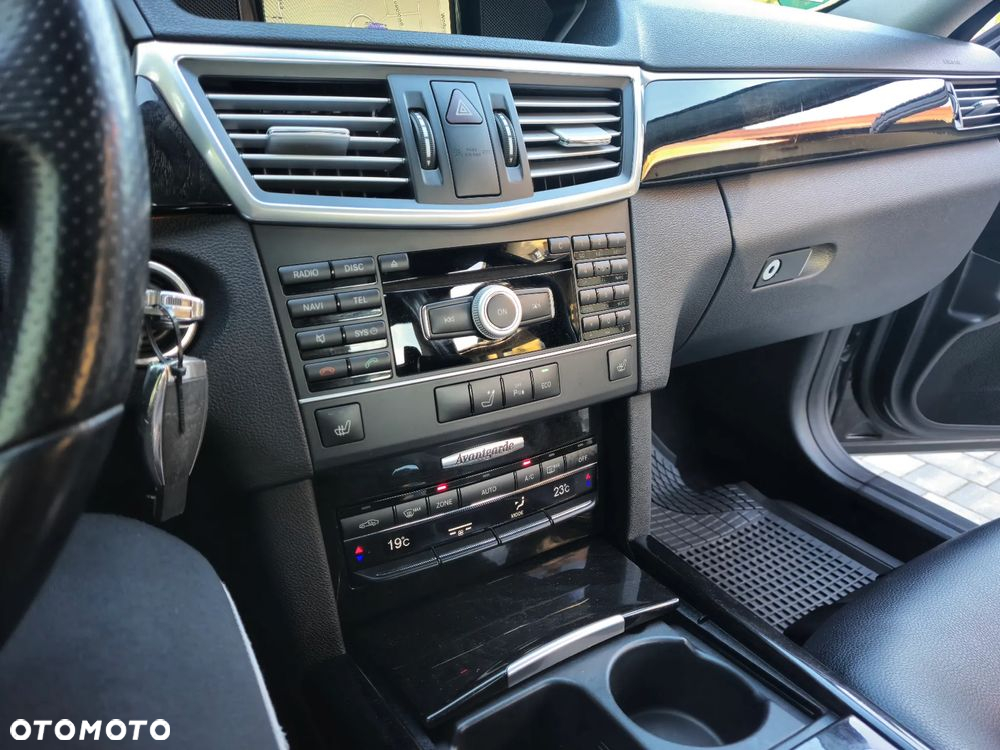Mercedes-Benz Klasa E 200 BlueEFFICIENCY 7G-TRONIC Avantgarde - 20