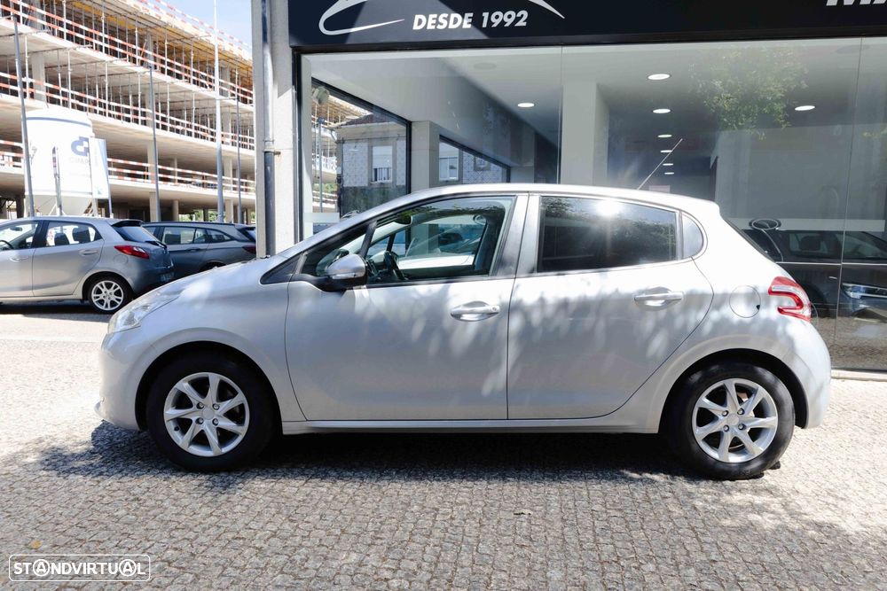 Peugeot 208 1.4 HDi Active — fotografia 2