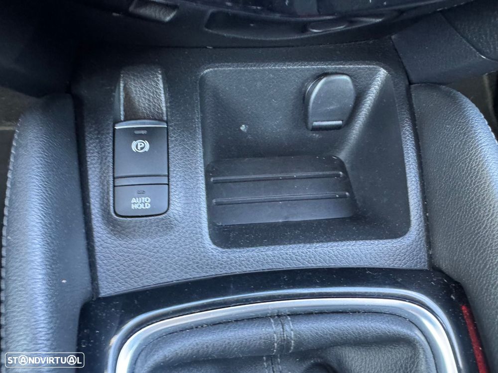 Nissan Qashqai 1.5 dCi N-Connecta J18+Led - 23