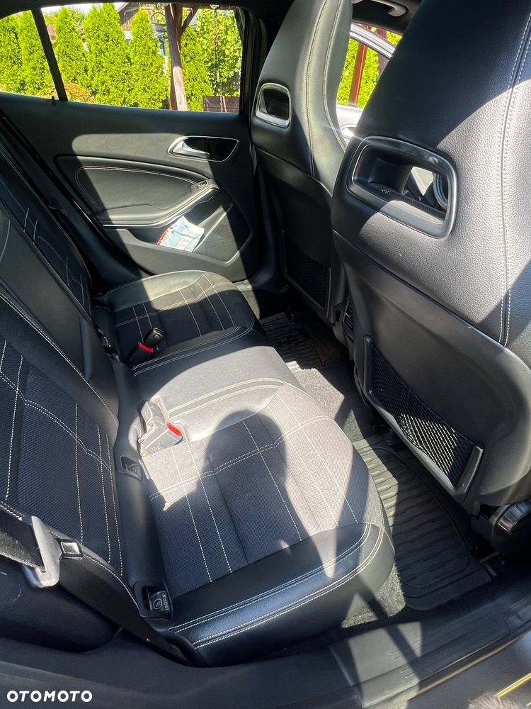 Mercedes-Benz GLA 220 CDI 4Matic 7G-DCT AMG Line - 14