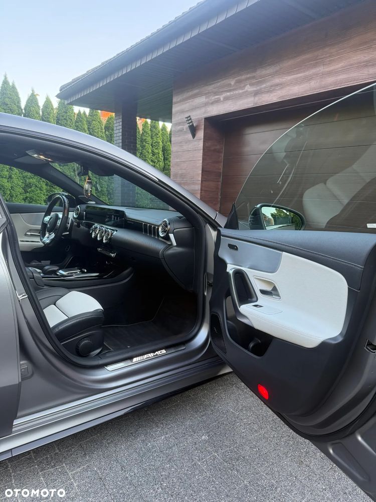 Mercedes-Benz CLA - 23