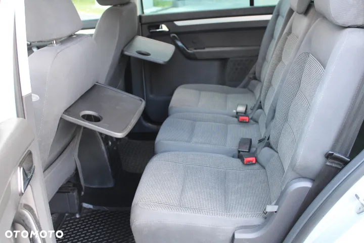 Volkswagen Touran 2.0 TDI Highline DSG - 23