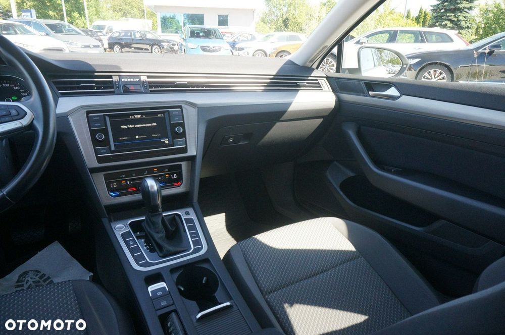 Volkswagen Passat 2.0 TDI EVO Essence DSG - 16