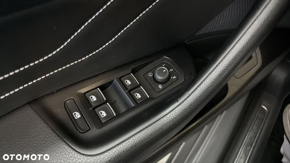 Volkswagen Passat 2.0 TDI Elegance DSG - 28