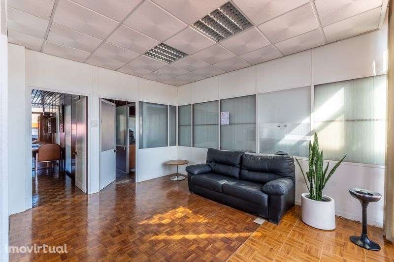 Escritório para arrendar junto a Torres Vedras com terraço de 147 m² - Grande imagem: 2/28