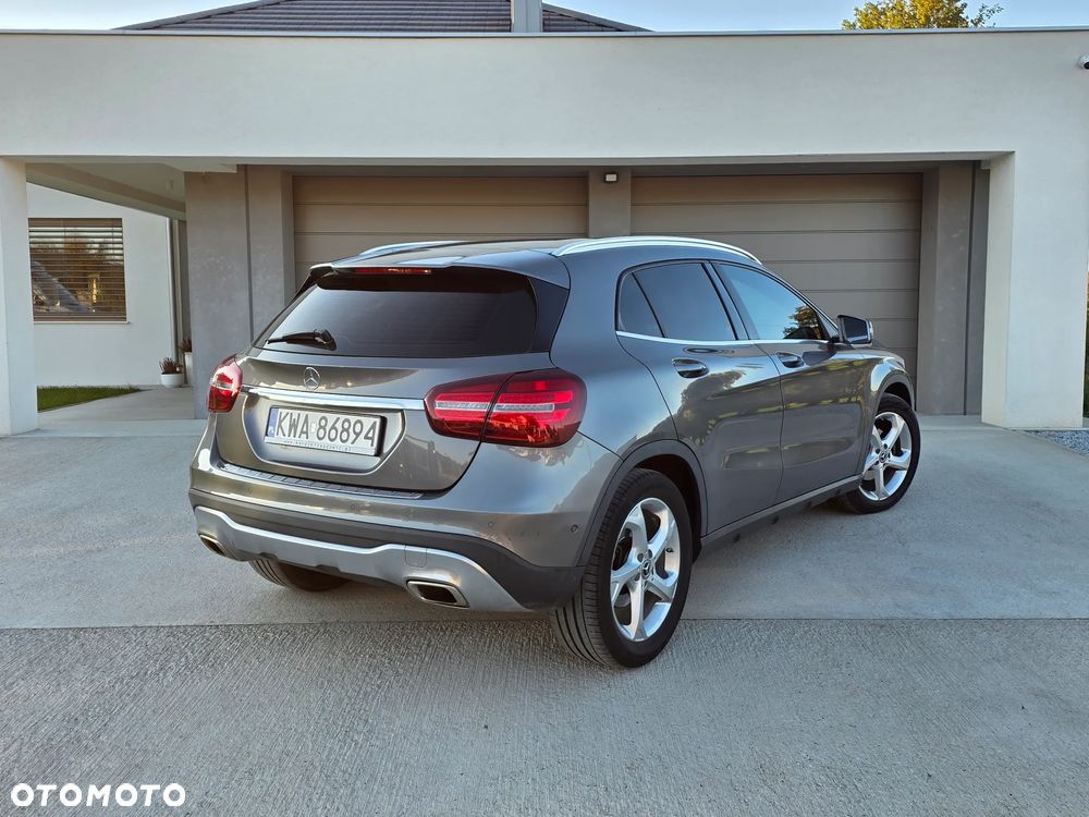 Mercedes-Benz GLA 200 7G-DCT Urban - 10