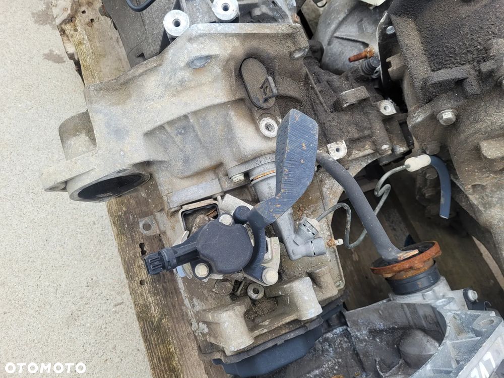 Skrzynia biegów VW AUDI SEAT SKODA 1,8 20V 5-bieg manual CZM - 1