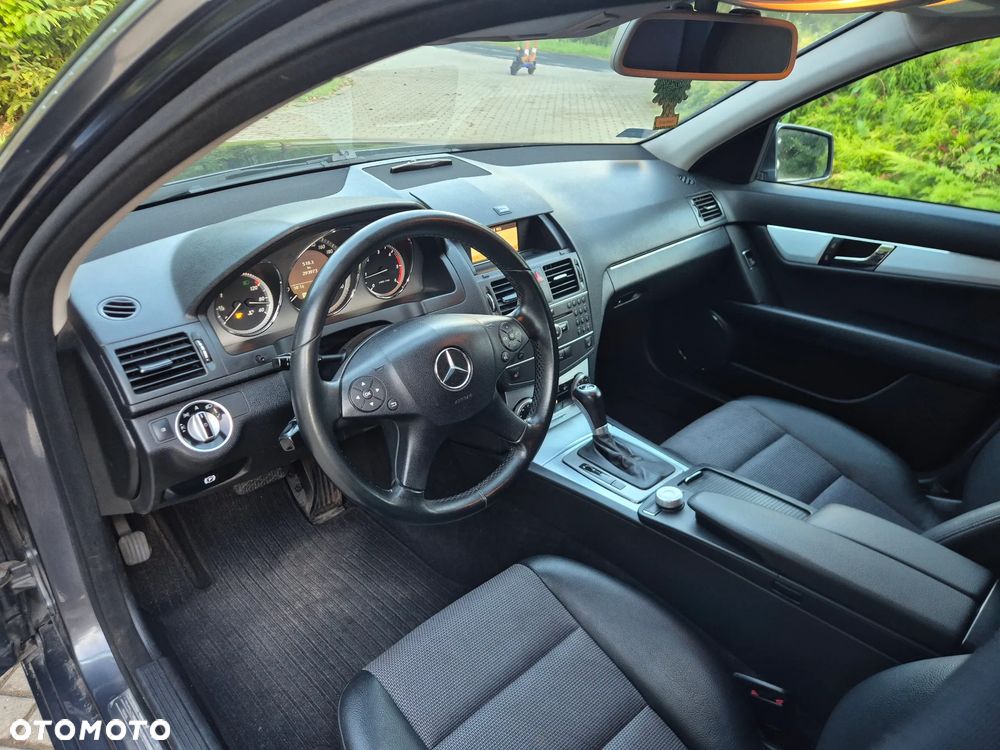 Mercedes-Benz Klasa C 220 CDI DPF Automatik BlueEFFICIENCY Avantgarde - 36