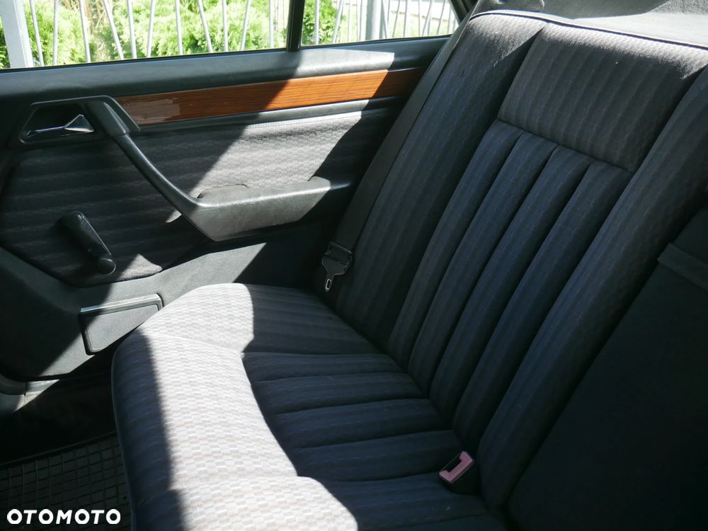 Mercedes-Benz W124 (1984-1993) - 30