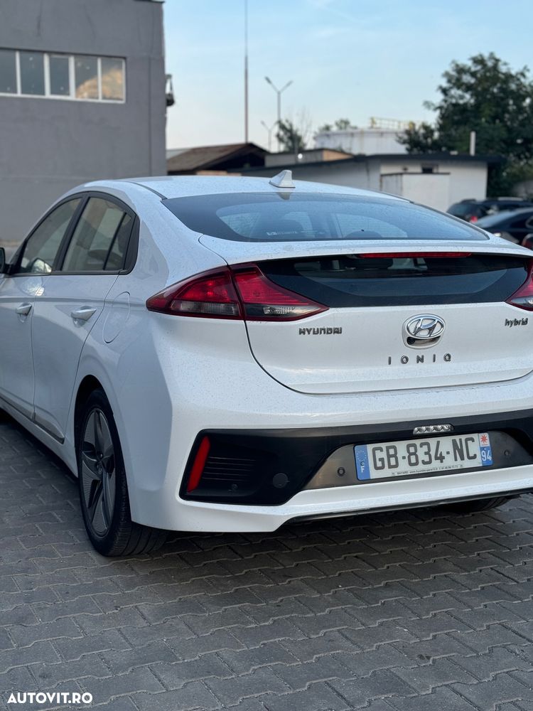 Hyundai IONIQ - 7