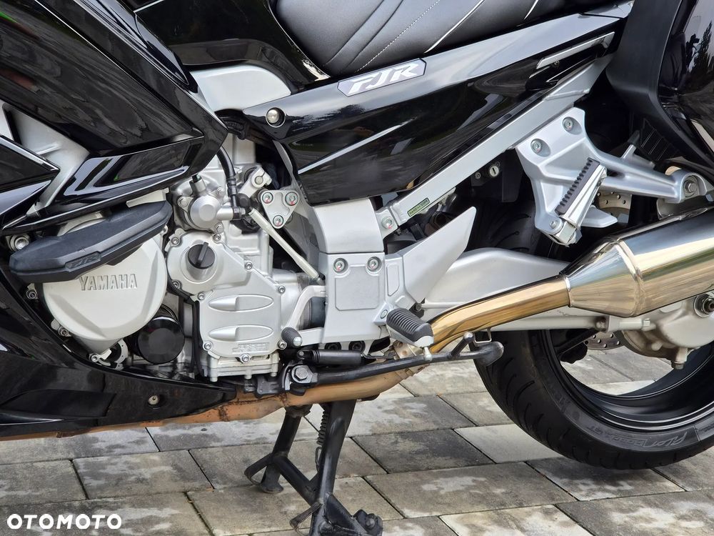 Yamaha FJR - 32
