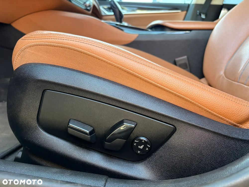 BMW Seria 5 530d xDrive Luxury Line - 12