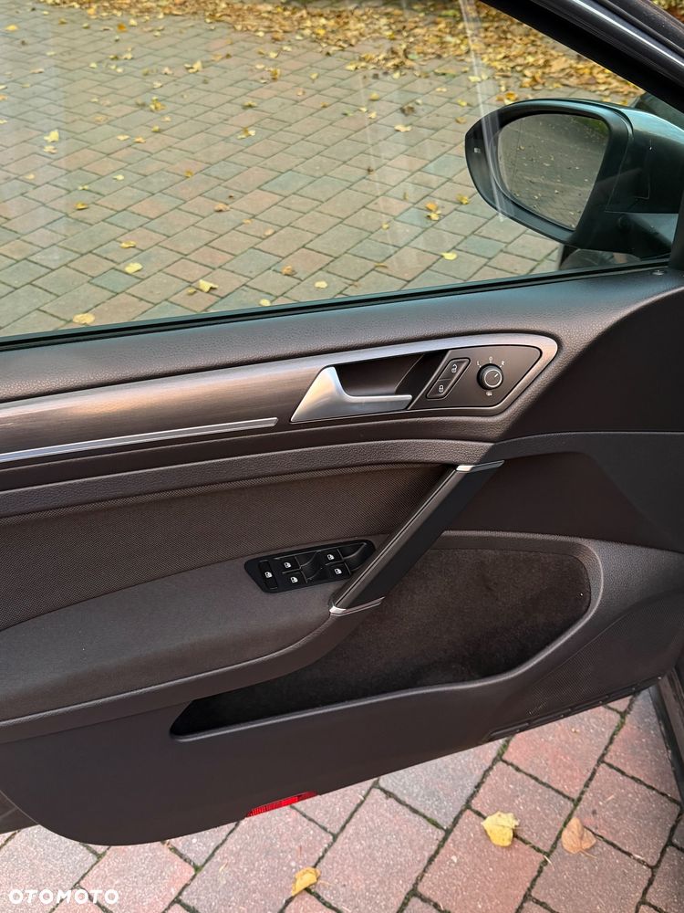 Volkswagen Golf - 25
