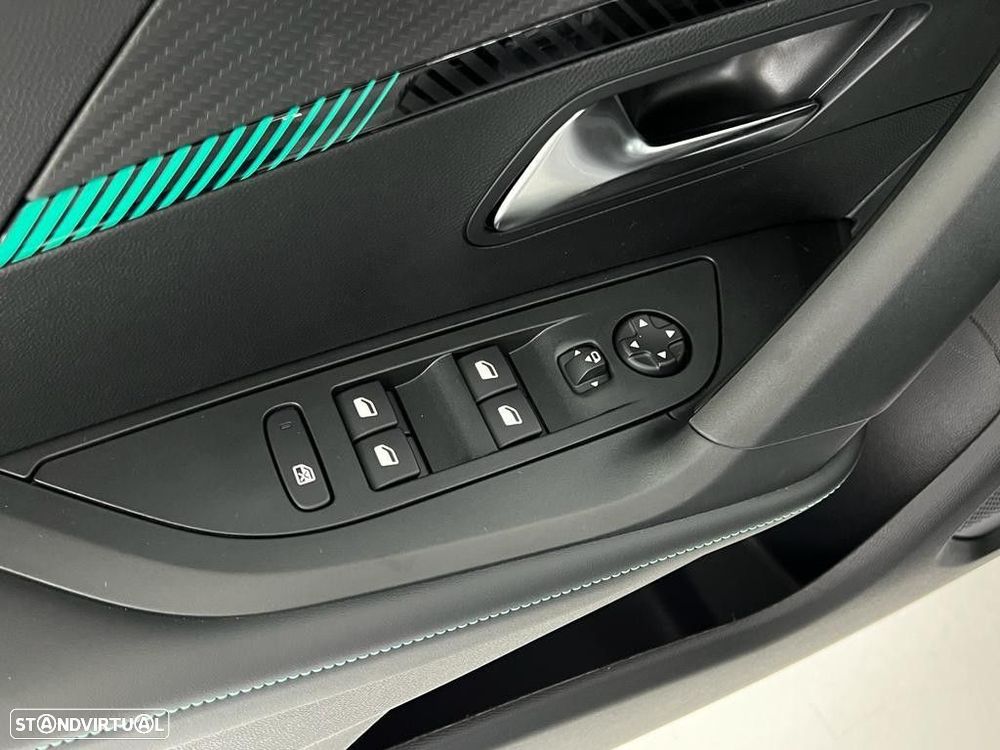 Peugeot 2008 1.2 PureTech Allure - 12