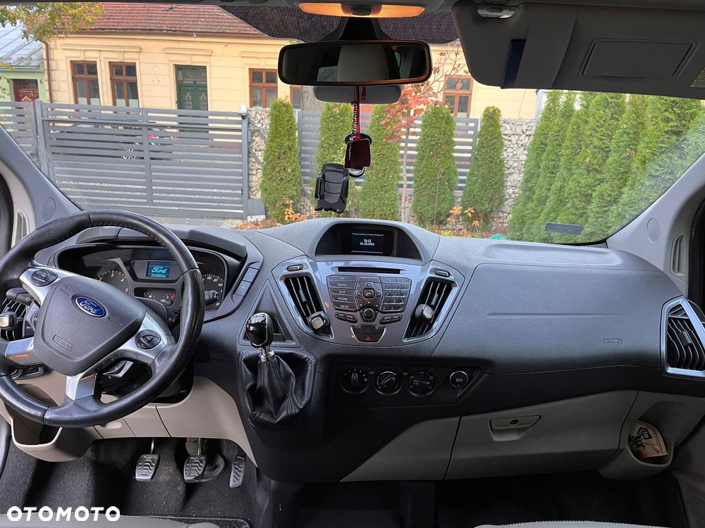 Ford Tourneo Custom - 24