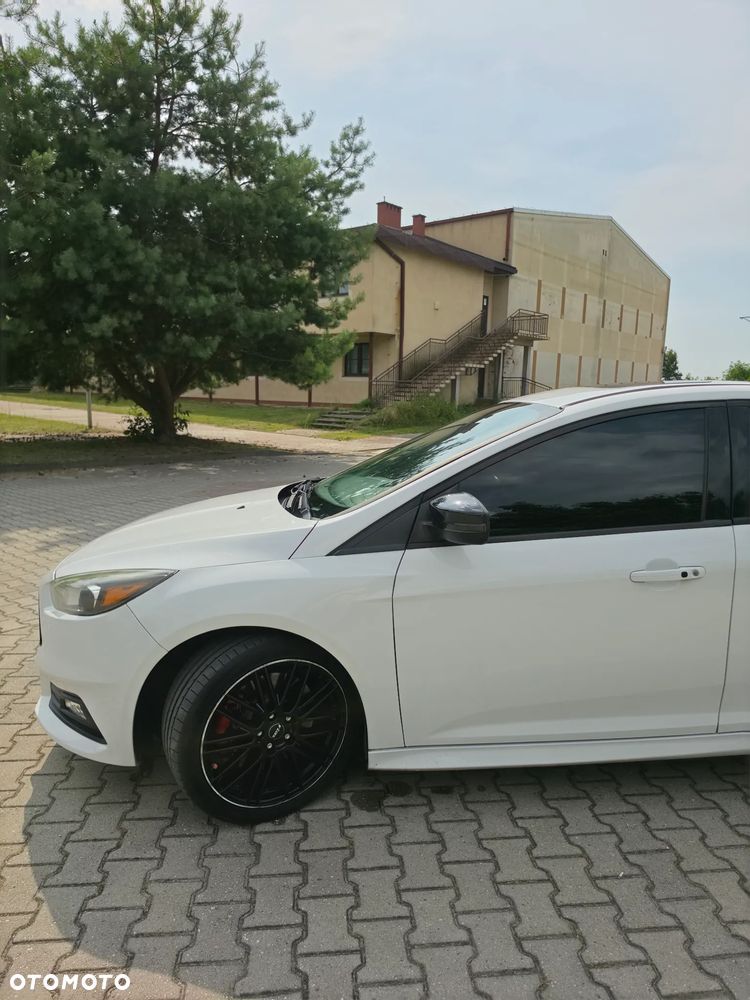 Ford Focus ST - 9