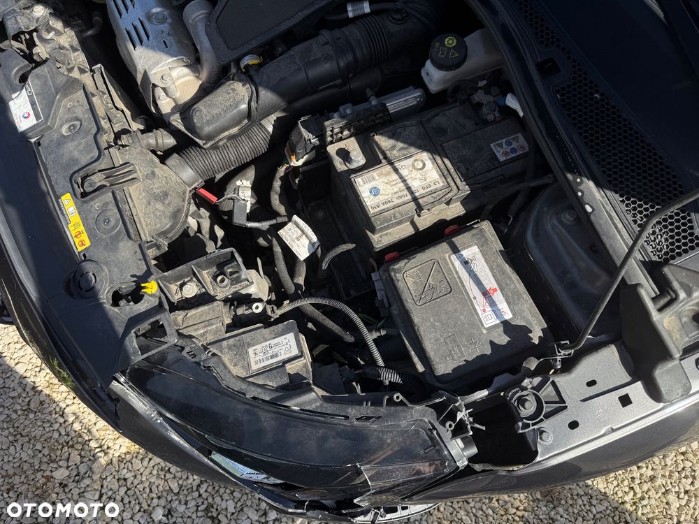 Peugeot 208 - 23