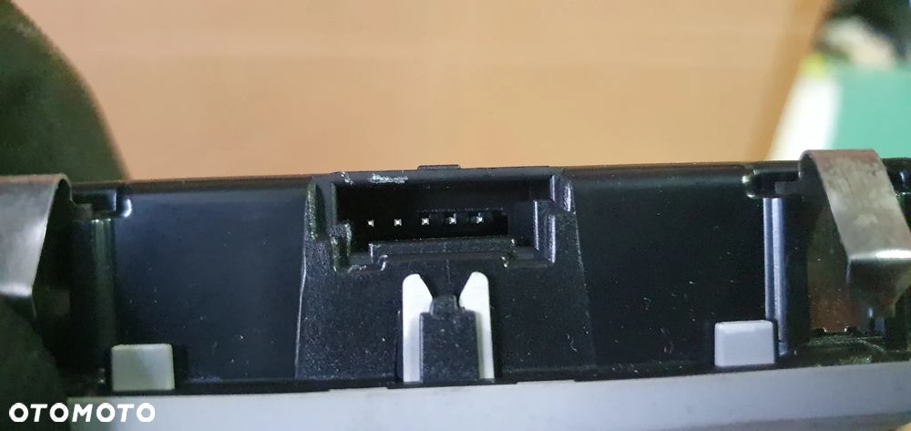 Lampka oświetlenie kabiny podsufitki Audi A4 B9 4M0947111 8W0947111 - 7