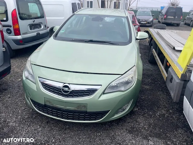 Dezmembrez Opel Astra J An 2012 Motor 1.7 Euro 5 - 2