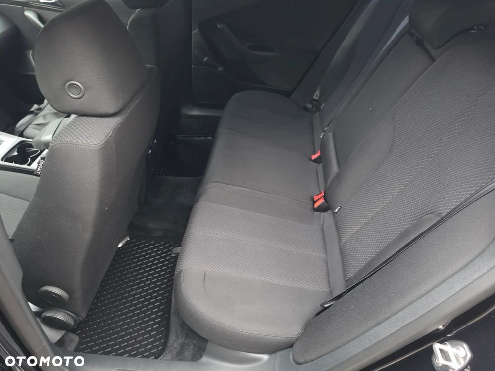 Volkswagen Passat - 14