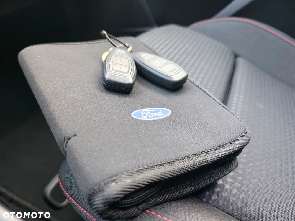 Ford Focus 1.5 EcoBlue Start-Stopp-System ST-LINE - 37