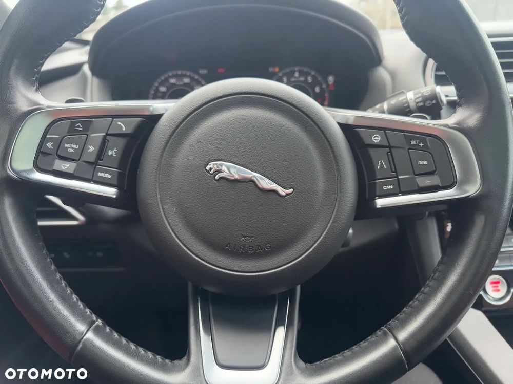 Jaguar F-Pace 25t AWD Prestige - 7